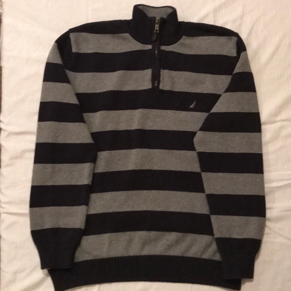 Men’s gray and black Nautica sweater